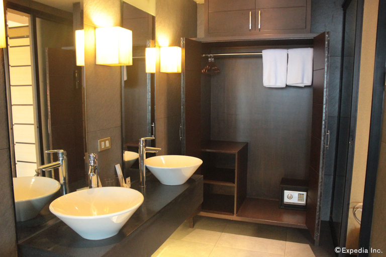 Bathroom 4, Soleste Suites, Quezon City