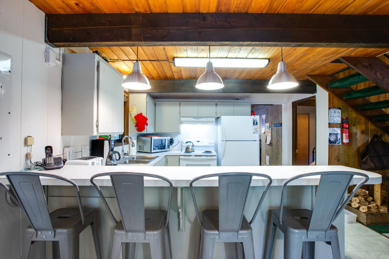 Food & Drinks 5, 98SL - Hot Tub - BBQ - Pets Ok - WiFi - Sleeps 6, Whatcom