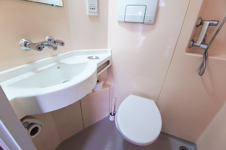 Bathroom 3, Mandalay Picton House Hotel, London
