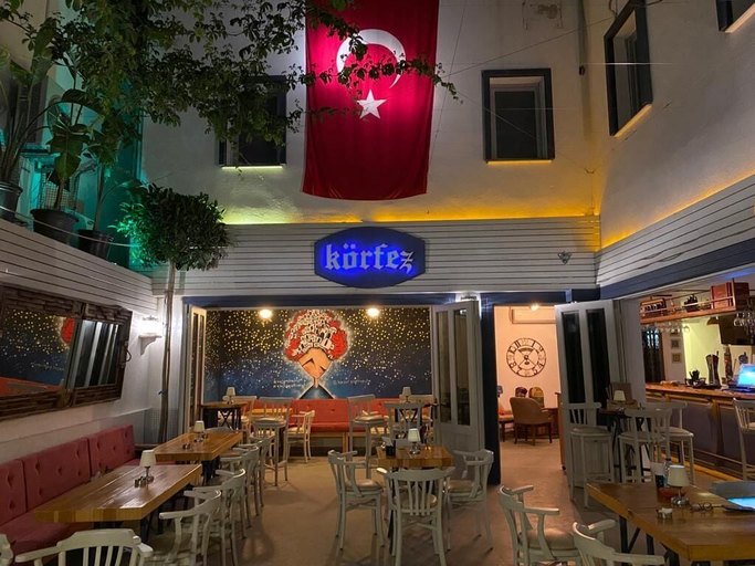Food & Drinks