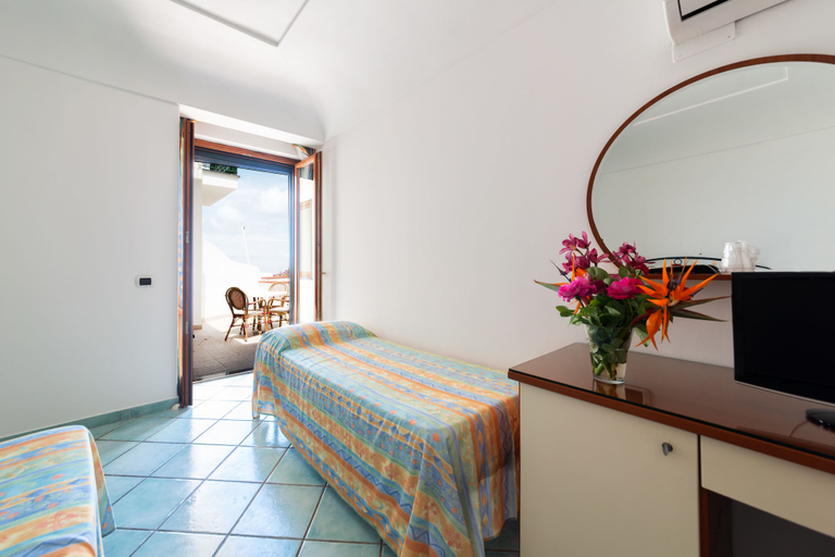 Bedroom 4, La Capannina - Hotel & Apartments, Napoli