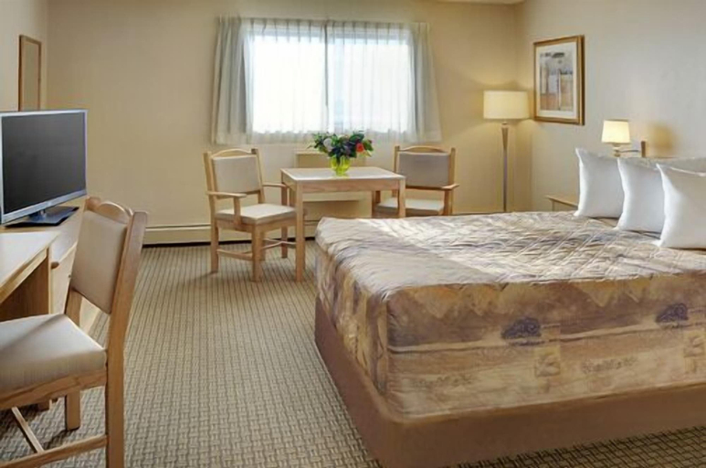 Bedroom 5, Nova Inn Kindersley, Division No. 13
