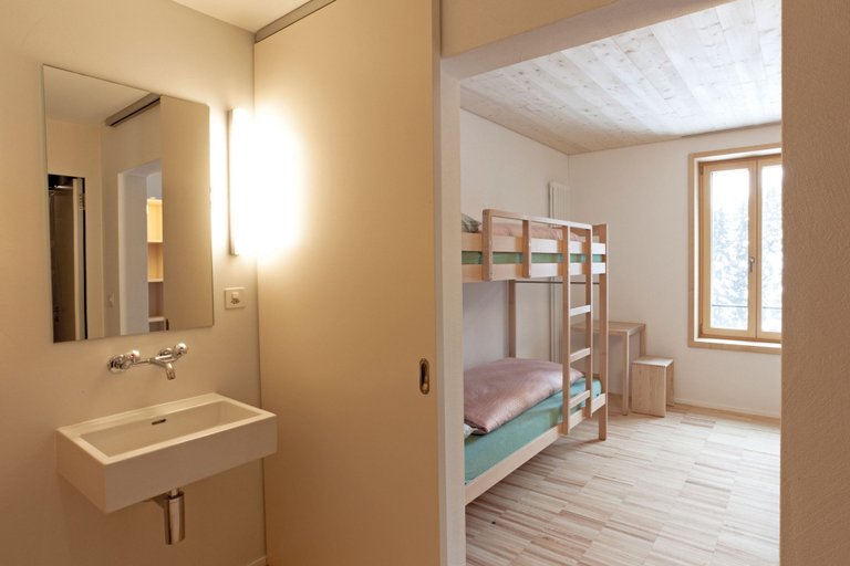 Bathroom 5, Youth Hostel St. Moritz, Maloja