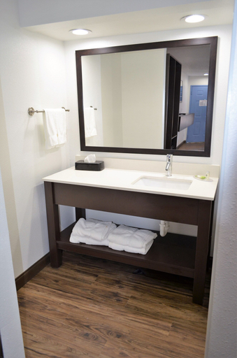 Bathroom 3, Athena Inn, Hamilton