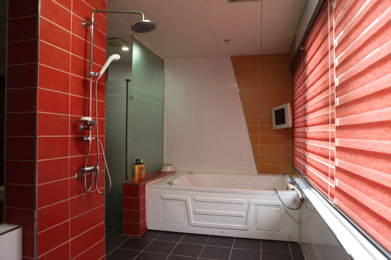 Bathroom 3, V Hotel, Seo