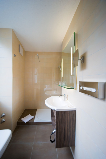 Bathroom 4, Le Petit CHARME-INN, Visp