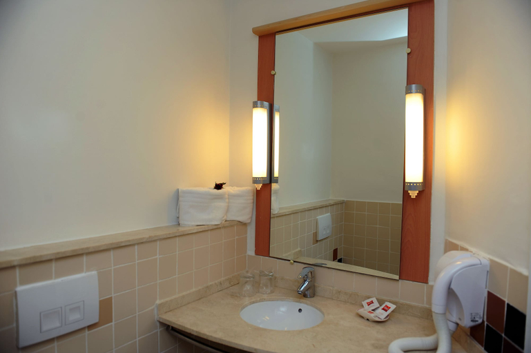 Bathroom 5, ibis Tanger City Center, Tanger-Assilah