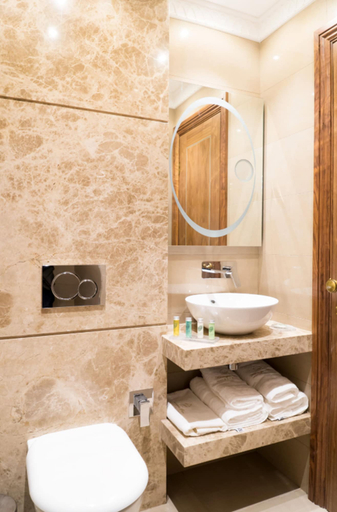 Bathroom 4, Kensington Prime Hotel, London