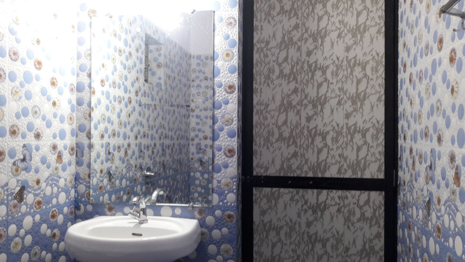 Bathroom 4, Swati Hotel, North Goa