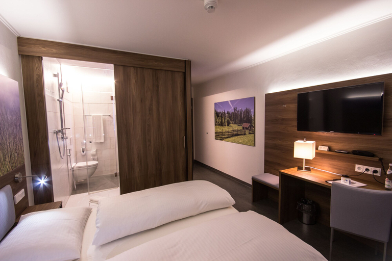 Bedroom 2, Hotel 7 Continents, Regensburg