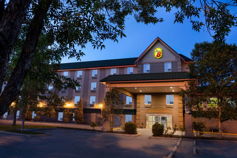 Exterior & Views 2, Super 8 by Wyndham Calgary Shawnessy Area, Division No. 6