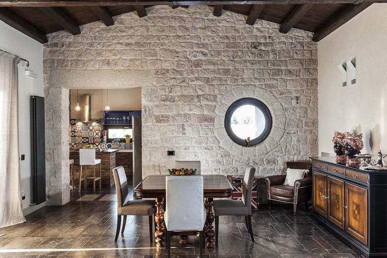 Food & Drinks, Corte Moscata, Syracuse