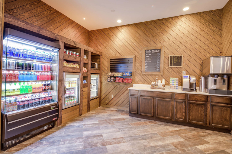 Food & Drinks 5, DoubleTree by Hilton Huntington, Cabell