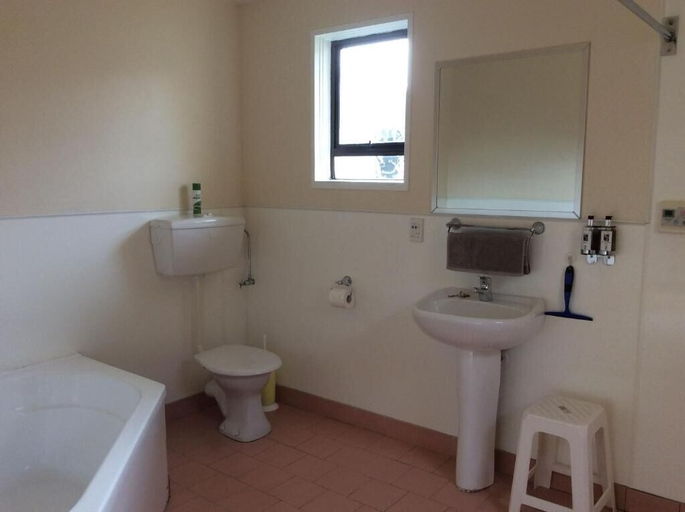 Bathroom 3, AAA Marlin Motel, Marlborough