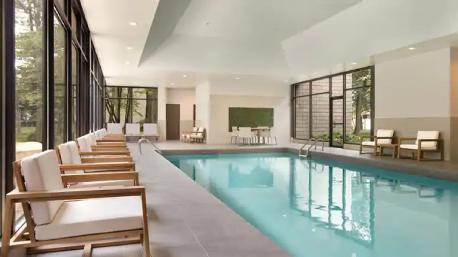 Sport & Beauty 2, DoubleTree by Hilton Toronto Airport West, Peel