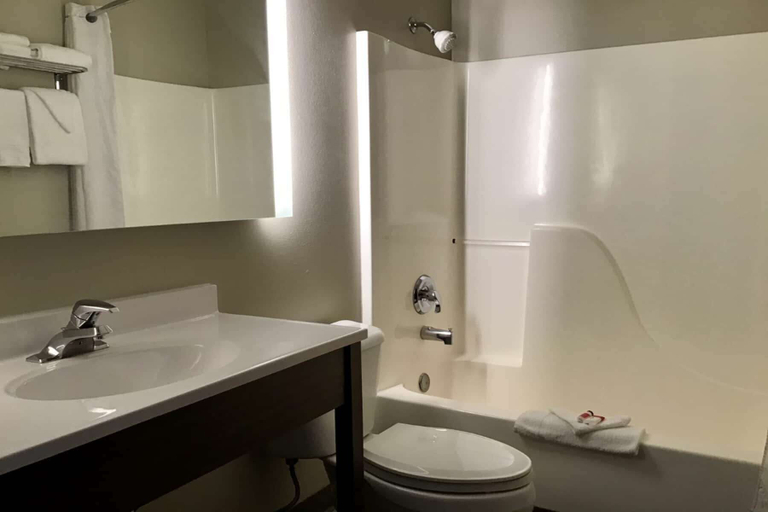 Bathroom 4, Super 8 by Wyndham Blackfoot, Bingham
