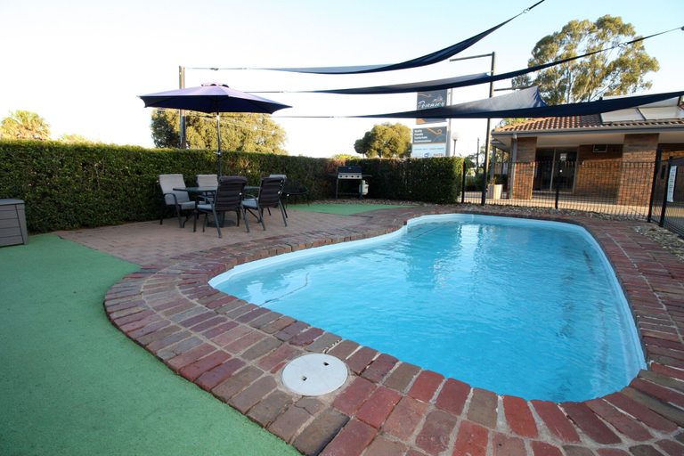 Sport & Beauty 3, Pevensey Motor Lodge, Campaspe - Echuca