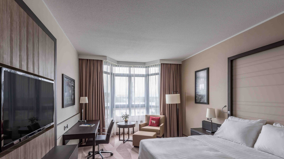 Bedroom 5, Munich Airport Marriott Hotel, Freising