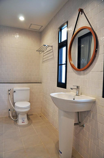 Bathroom 5, C Room (Chomchan) at Airport, Muang Chiang Mai