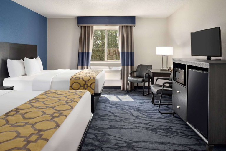 Bedroom 3, Baymont Toledo Airport Hotel Swanton, Lucas