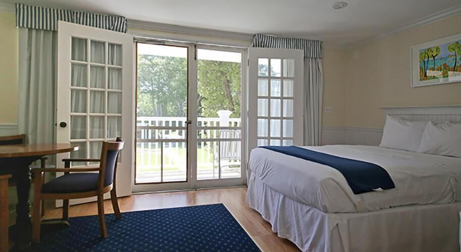Bedroom 4, Colonial Inn in Harbor Springs, Emmet