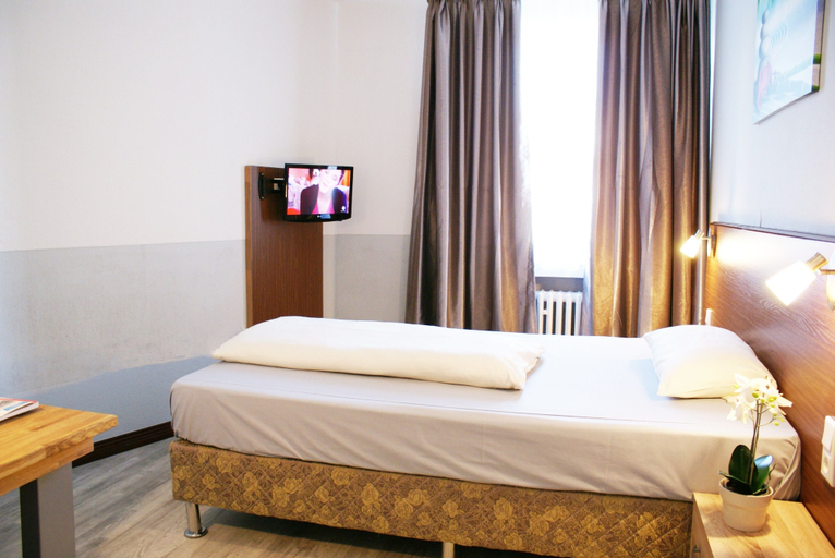 Bedroom 4, Bahn Hotel, Düsseldorf
