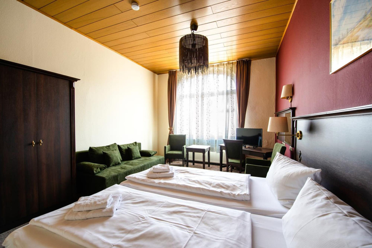 Bedroom 3, Hotel Fränkischer Hof, Kitzingen