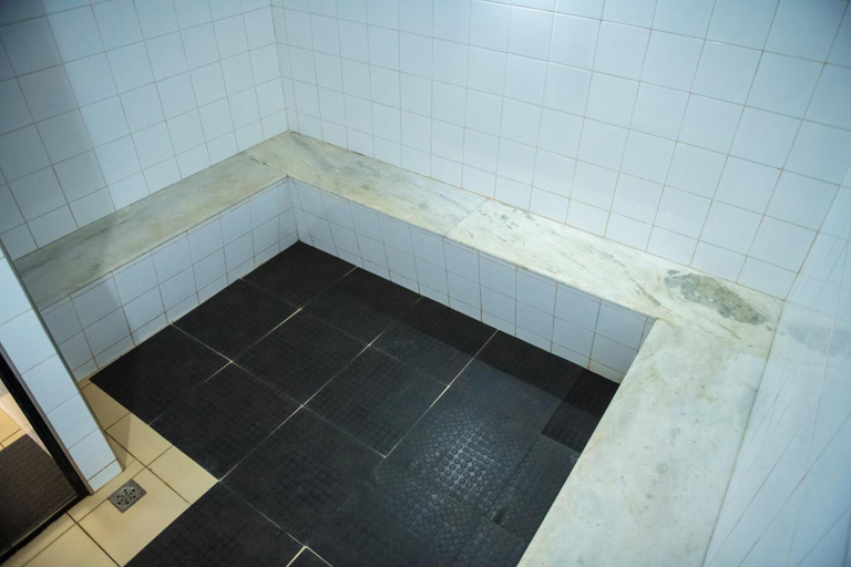 Bathroom 3, Stalo Hotel, Piui
