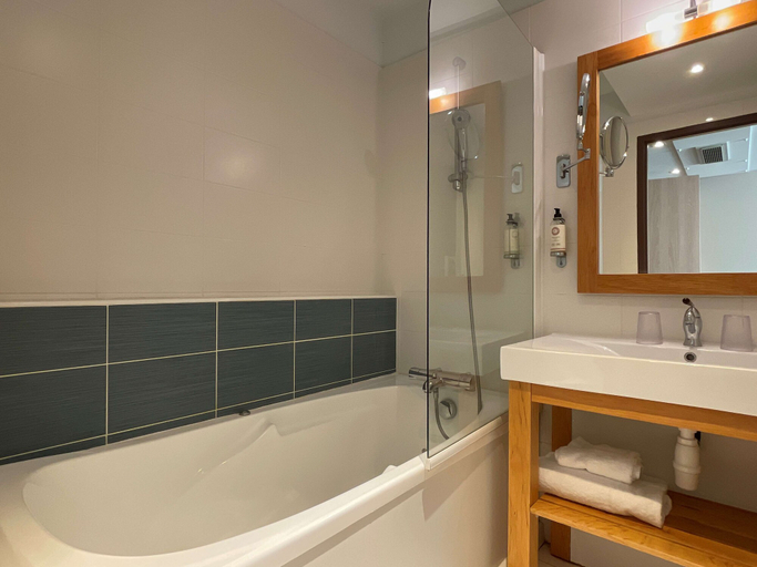 Bathroom 5, Best Western Plus Hôtel Kregenn, Finistère