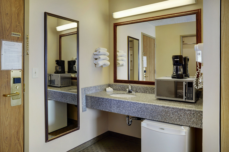 Bathroom 3, Nova Inn Kindersley, Division No. 13