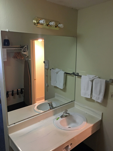 Bathroom 4, FairBridge Extended Stay – a Kitchenette Hotel, Bonneville