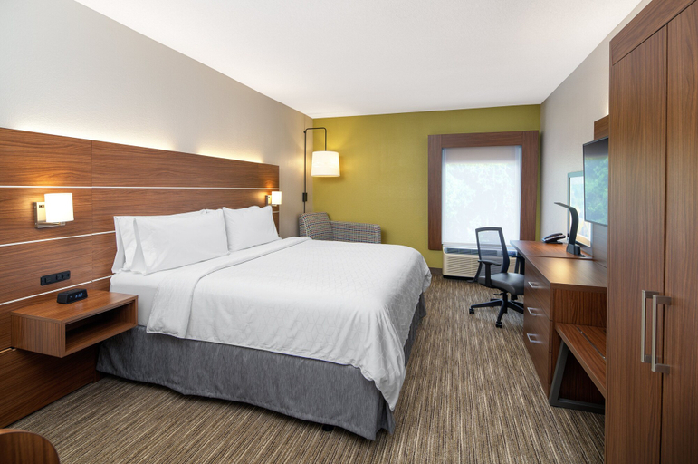 Bedroom 5, Holiday Inn Express STATESBORO by IHG, Bulloch