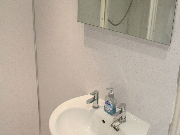 Bathroom 3, Canal Cottages, London