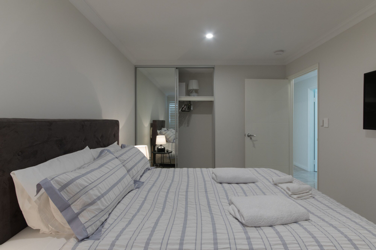 Bedroom 2, Epsom on Swan B&B - Adults Only, Belmont