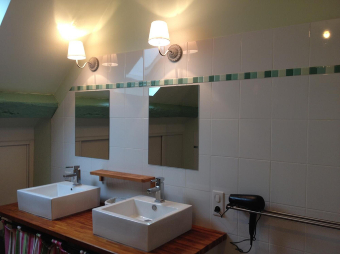 Bathroom 5, Chambres d'Hotes du Guillot, Cher