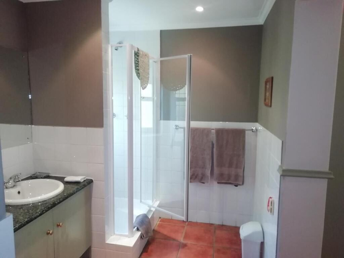 Bathroom 3, Housemartin Guest Lodge, Eden