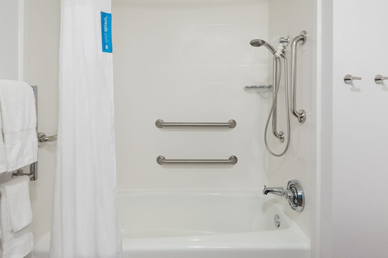 Bathroom 4, Hampton Inn - Atlanta Perimeter Center, Fulton