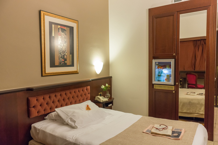 Bedroom 2, Santa Barbara Hotel, Milano