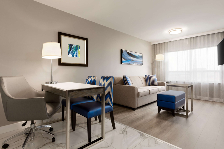 Bedroom 3, Embassy Suites by Hilton Toronto Airport, Toronto