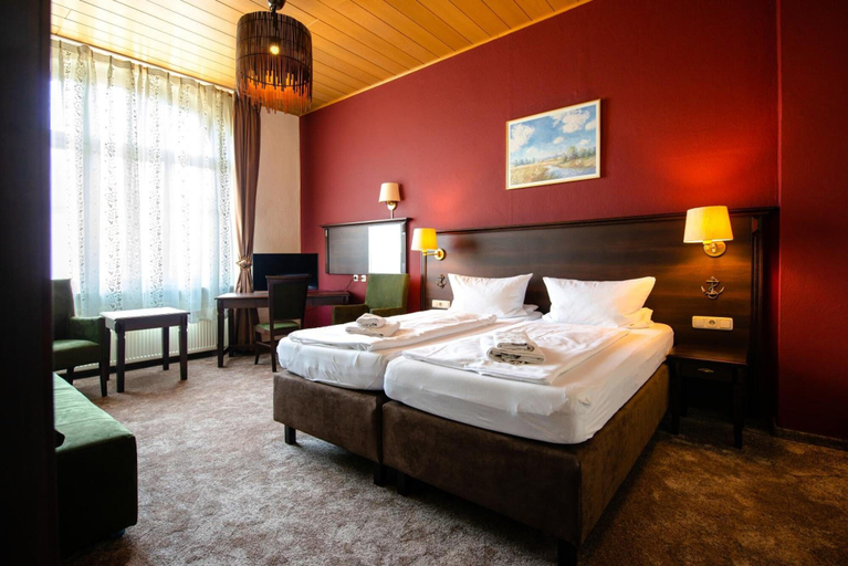 Bedroom 4, Hotel Fränkischer Hof, Kitzingen
