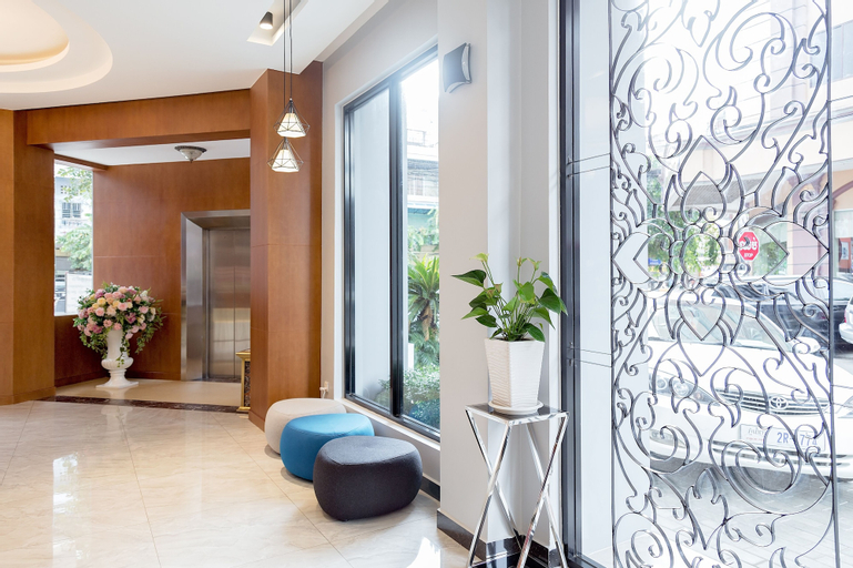 Exterior & Views 21