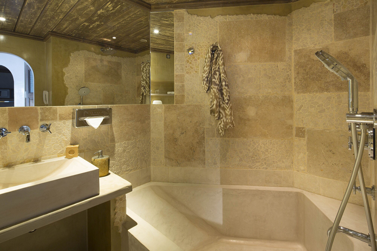 Bathroom 5, U Capu Biancu, Corse-du-Sud