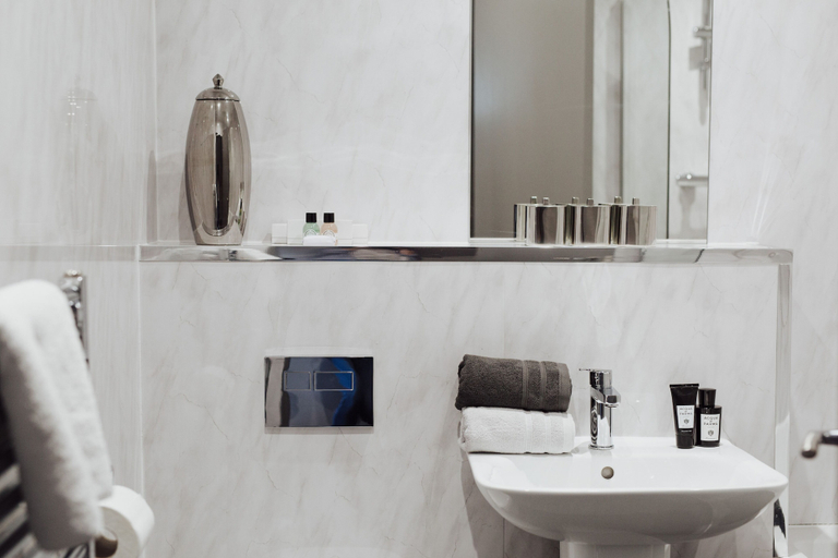 Bathroom 4, Richmond Park Hotel, Falkirk
