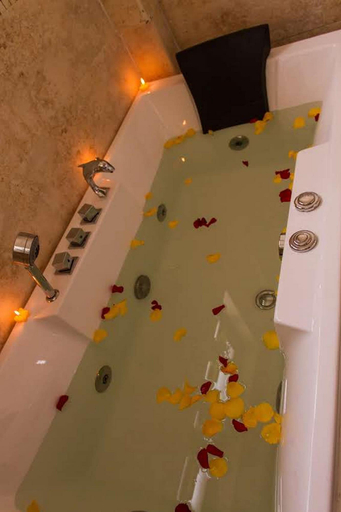 Bathroom 4, Huku Qwetu C5 City Breeze Apartment, Dagoretti North
