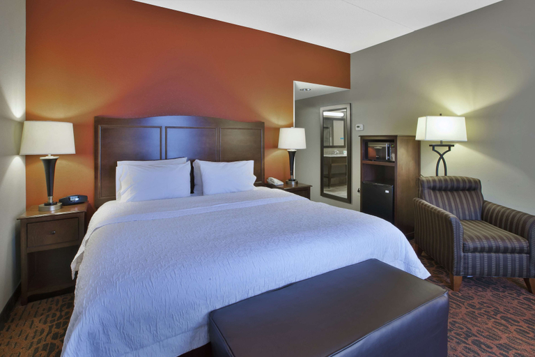 Bedroom 4, Hampton Inn Brockport, NY, Monroe