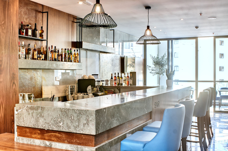 Food & Drinks