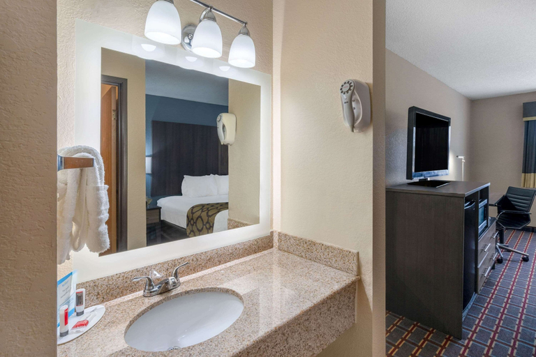Bathroom 4, Baymont By Wyndham Tupelo, Lee