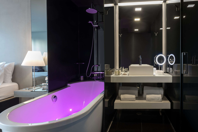 Bathroom 5, DoubleTree by Hilton Hotel Lisbon - Fontana Park, Lisbon