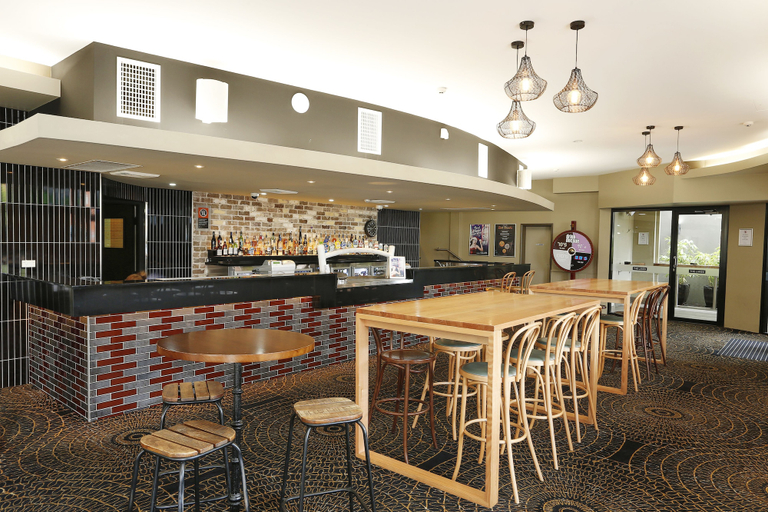 Others 5, The Lakes Hotel, Wyong - South and West