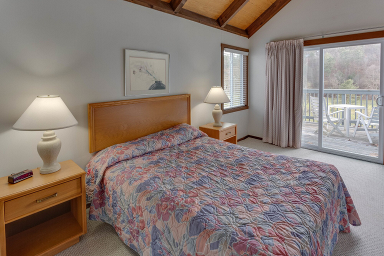 Bedroom 2, Chalet High by Coolvacay, Shenandoah